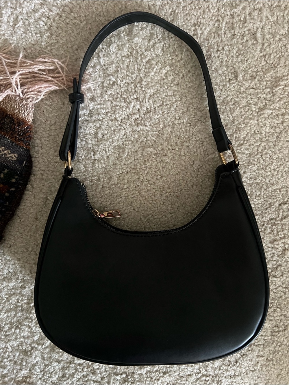 Classic Black Shoulder Bag - Sleek Everyday Handbag